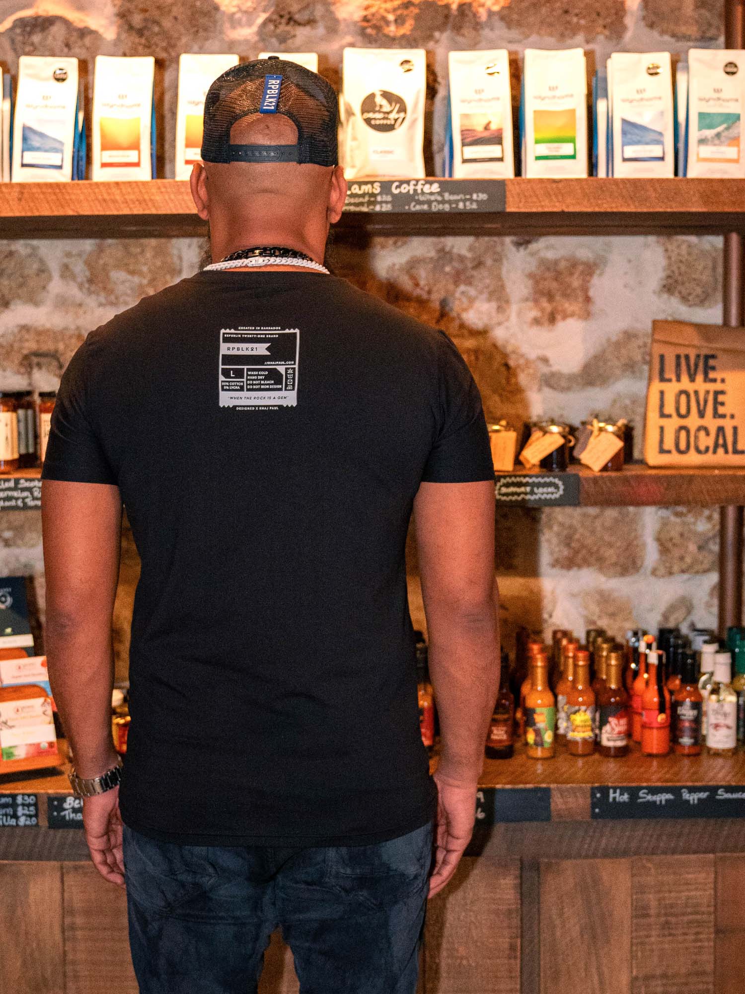 LOCAL LOVE Tee | Black / White