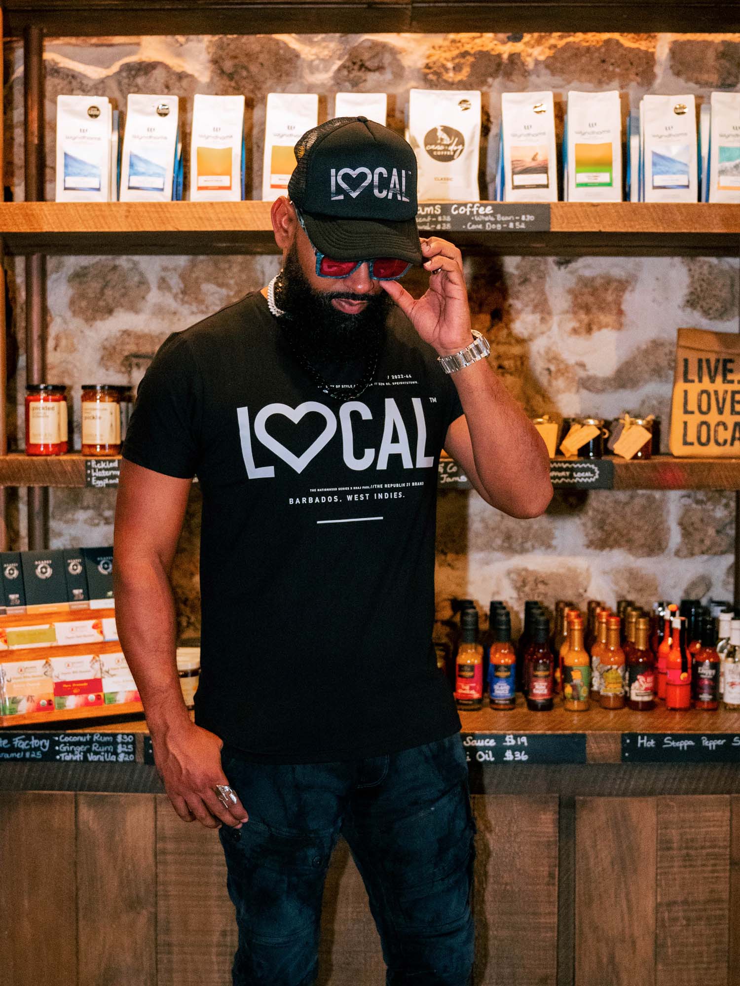 LOCAL LOVE Tee | Black / White
